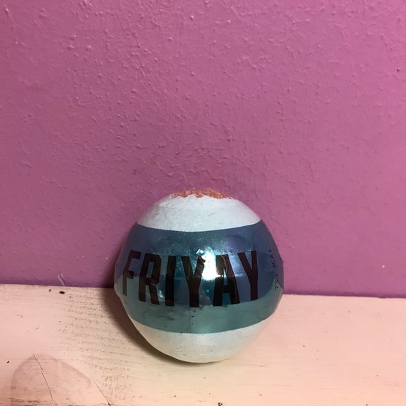 PINK Victoria's Secret Other - Victoria’s Secret PINK Friyay Blue Bath Bomb NEW Bright Daisy 4.6oz Gift Bathtub